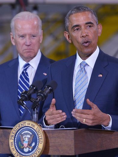 le vice-président des Etats-Unie Joe Biden et le président Barackk Obama à Clinton (Tennessee), le 9 janvier 2015