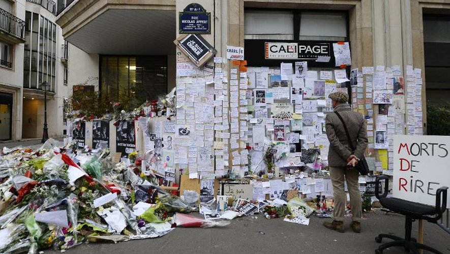 Un mémorial dressé près des locaux de Charlie Hebdo, le 12 janvier 2015 à Paris