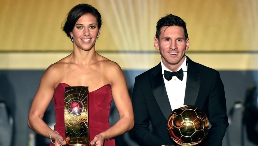 Carli Lloyd et Lionel Messi, vainqueurs des Ballons d'Or 2015, le 11 janvier 2016 à Zurich