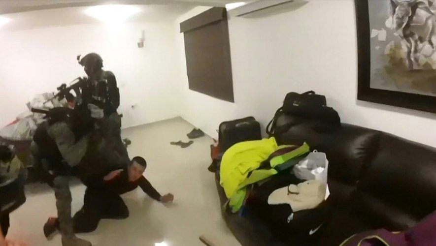 Capture d'écran d'une video fournie le 11 janvier 2016 par la marine mexicaine de l'opération menée  dans la maison où Guzman s'était réfugié à Los Mochis 