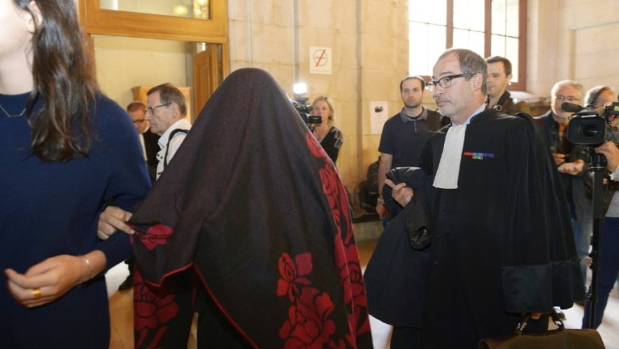 Fatima Tahrour à son arrivée le 21 septembre 2015 au palais de justice de Paris