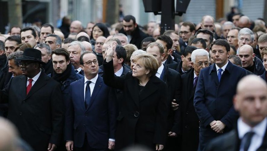 Angela Merkel, aux côtés de François Hollande, lors de la marche des chefs d'Etat et de gouvernement, le 11 janvier 2015 à Paris, après les attentats dans la capitale française