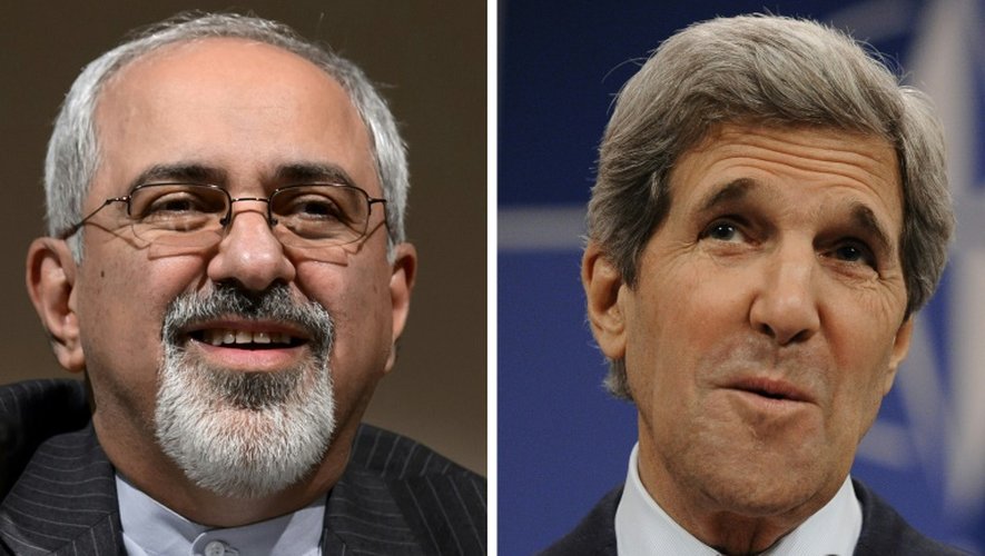 Montage photo réalisé le 8 novembre 2013 à Paris montrant le secrétaire d'Etat américain John Kerry (d) et son homologue iranien Javad Zarif (G)