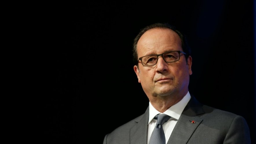 Le président Francois Hollande à Orsay, le 17 septembre 2015