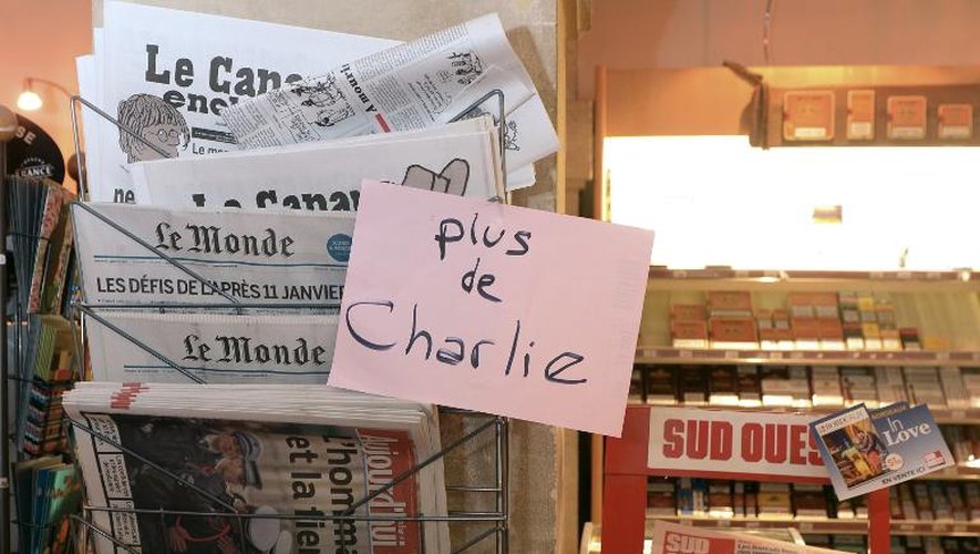 "Plus de Charlie" affiché chez un marchand de journaux le 14 janvier 2015 à Bordeaux