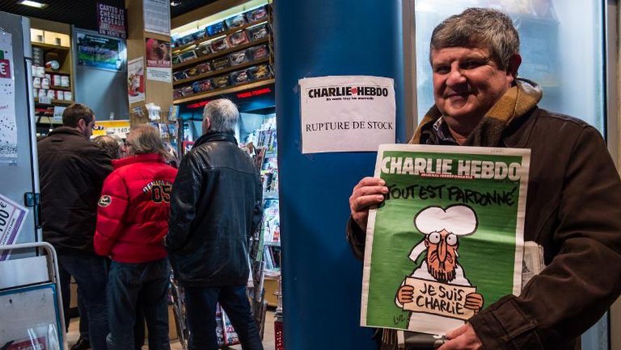 File d'attente chez un marchand de journaux le 14 janvier 2015 à Paris