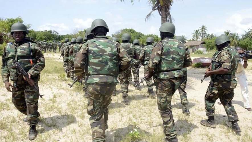 Des militaires nigérians à Lagos le 18 octobre 2013