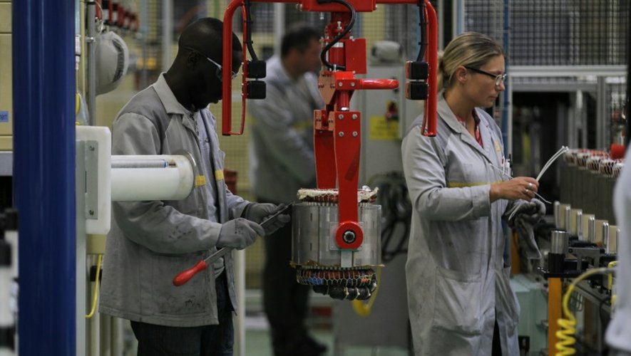 Ouvriers de l'usine Renault de Cléon, dans le nord de la France, le 18 juin 2015