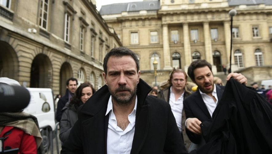 L'ex-trader Jérôme Kerviel (c), le 18 janvier 2016 au Palais de Justice de Paris