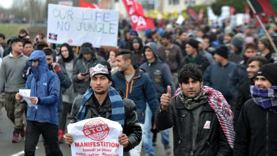 Manifestation à Calais en soutien aux migrants du camp de la "Jungle", réclamant "des conditions d'accueil dignes", le 23 janvier 2016