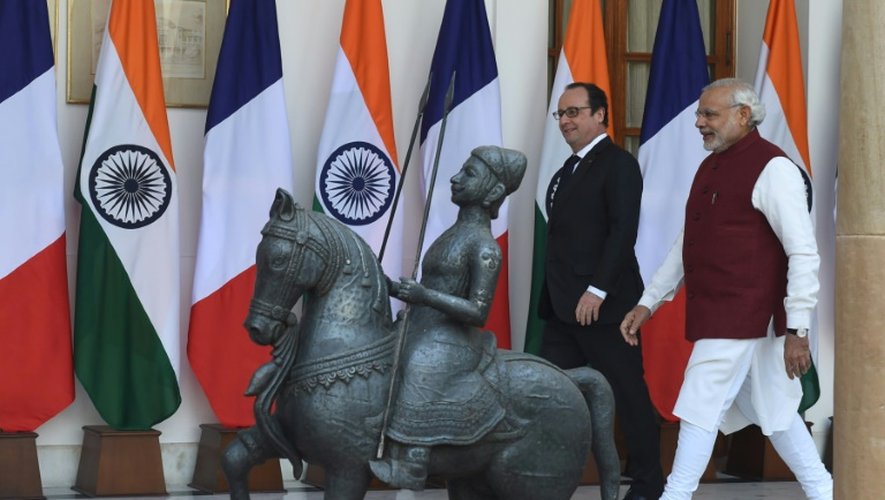 Le Premier ministre indien Narendra Modi (d) et le président François Hollande, le 25 janvier 2016 à New Delhi