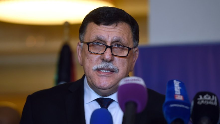 Fayez al-Sarraj désigné Premier ministre libyen par la communauté internationale s'adresse à la presse à Tunis le 8 janvier 2016