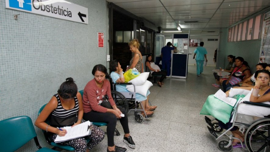 Des patientes enceintes et infectées par le virus Zika attendent d'être examinées à l'hôpital universitaire de Cucuta en Colombie, le 25 janvier 2016