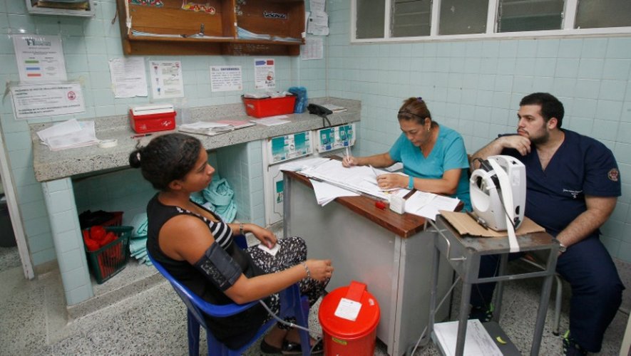 Maria Camila Davila, enceinte et infectée par le virus Zika est examinée à l'hôpital universitaire Erasmo Meoz à Cucuta en Colombie, le 25 janvier 2016