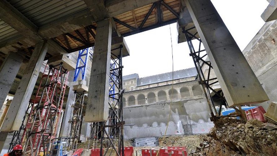 Un couvent du XIVe siècle perché à plus de 10 mètres pour la construction d'un centre des congrès à Rennes, le 30 janvier 2015