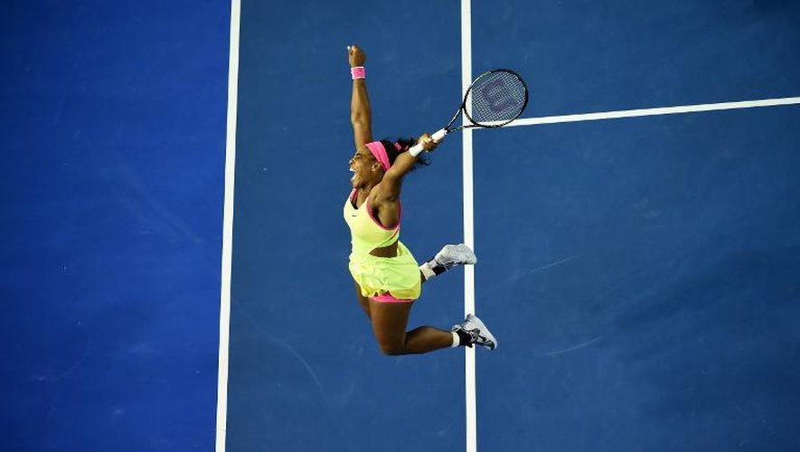 Serena Williams explose de joie après sa victoire en finale de l'Open d'Australie face à Maria Sharapova, le 31 janvier 2015 à Melbourne