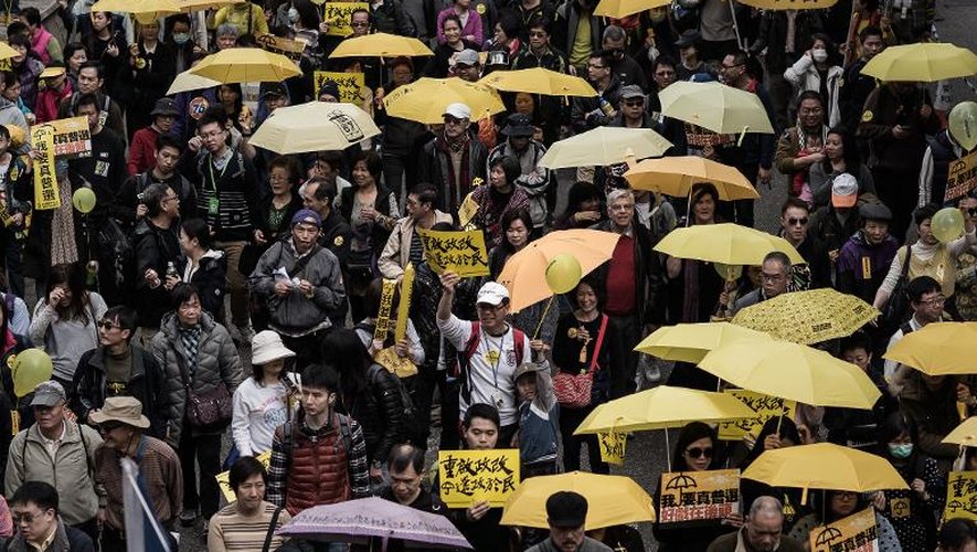Des milliers de militants prodémocratie rassemblés dans les rues de Hong Kong, le 1er février 2015