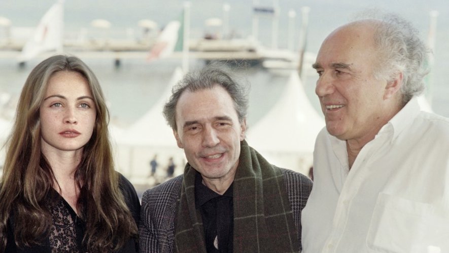Le réalisateur Jacques Rivette (c) entouré de l'actrice Emmanuelle Béart et de Michel Piccoli, le 14 mai 1991 au Festival de Cannes