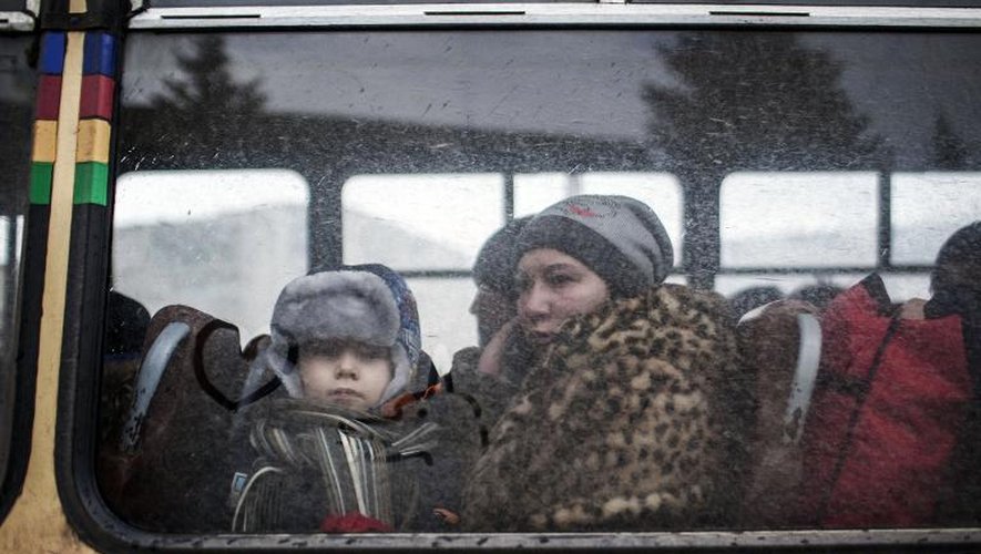 Des familles quittent le 1er février 2015 en autocar la ville de Debaltsevé