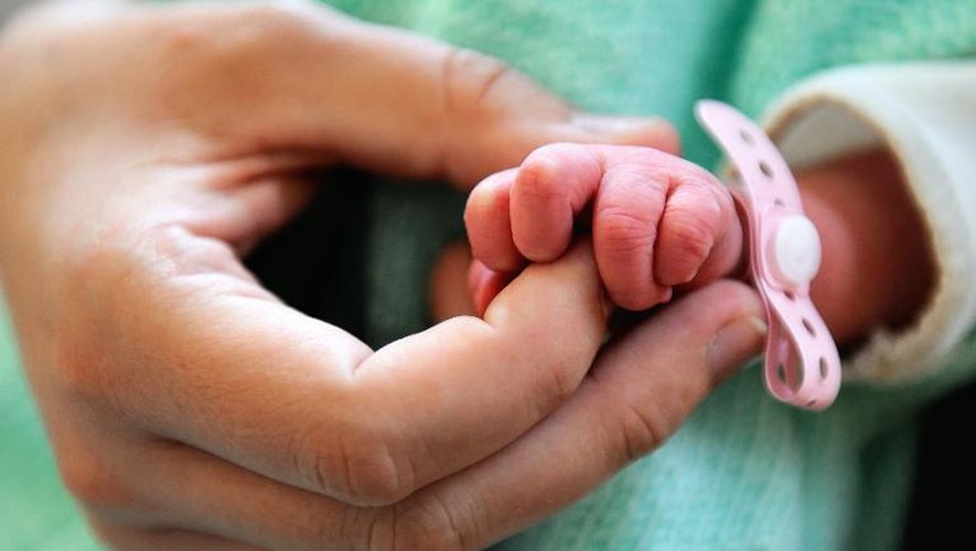Les députés britanniques doivent décider s'ils autorisent la conception de bébés à partir de trois ADN différents
