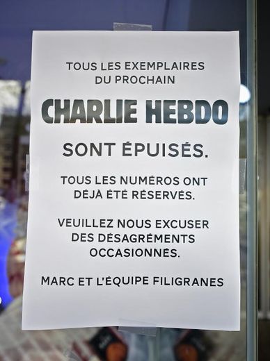 Une affichette sur un bureau de presse de Bruxelles, le 14 janvier 2015