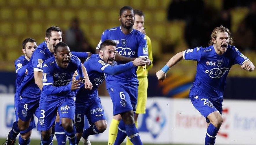 Les joueurs de Bastia après leur victoire au tir au but contre Monaco en demi-finale de la Coupe de la Ligue le 4 février 2015 à Monaco