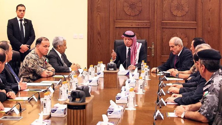 Photo fournie le 4 février 2015 par l'agence officielle jordanienne Petra du roi Abdallah lors d'une réunion à Amman avec les chefs de la sécurité