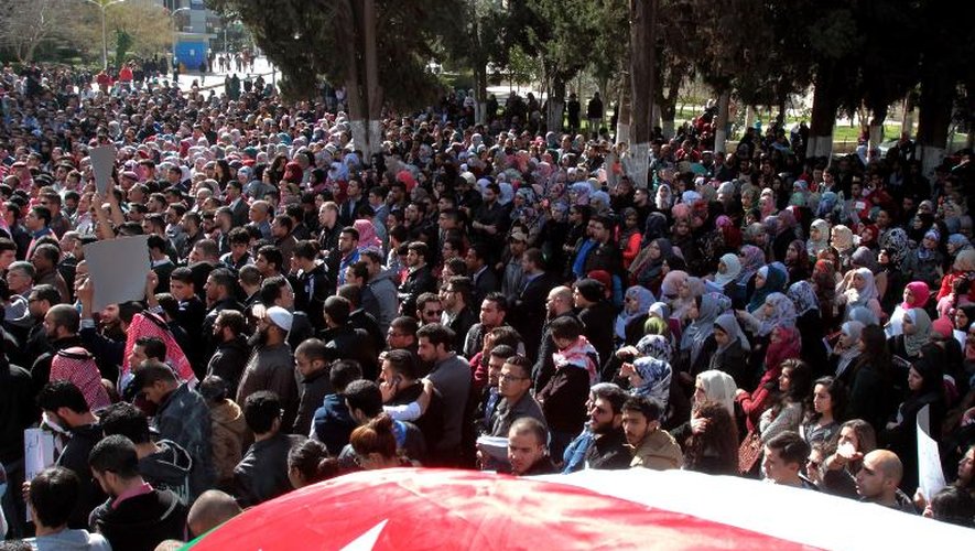 Rassemblement à l'Université d'Amman, le 4 février 2015, après l'exécution du pilote jordanien Maaz al-Kassasbeh par le groupe Etat islamique