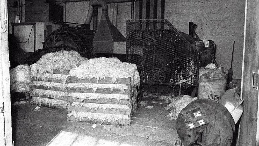 Photo prise à Clermont-Ferrand le 14 août 1976 à l'intérieur de la manufacture Amisol, productrice d'amiante et de matériaux isolants