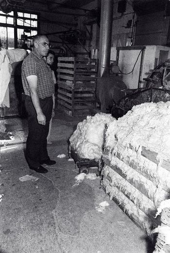 Photo prise à Clermont-Ferrand le 14 août 1976 à l'intérieur de la manufacture Amisol productrice d'amiante et de matériaux isolants
