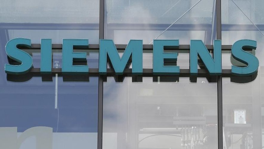 Le logo de Siemens sur une usine à Berlin