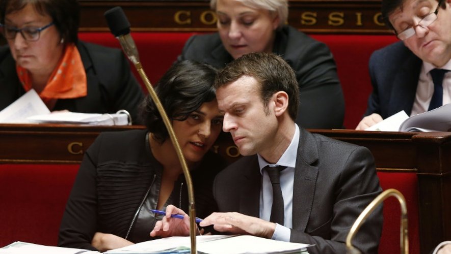 La ministre du Travail Myriam El Khomri et le ministre des Finances  Emmanuel Macron le 26 janvier 2016 à l'Assemblée nationale à Paris