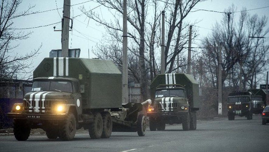Une colonne de véhicules militaires ukrainiens le 7 février 2015 à Slayansk