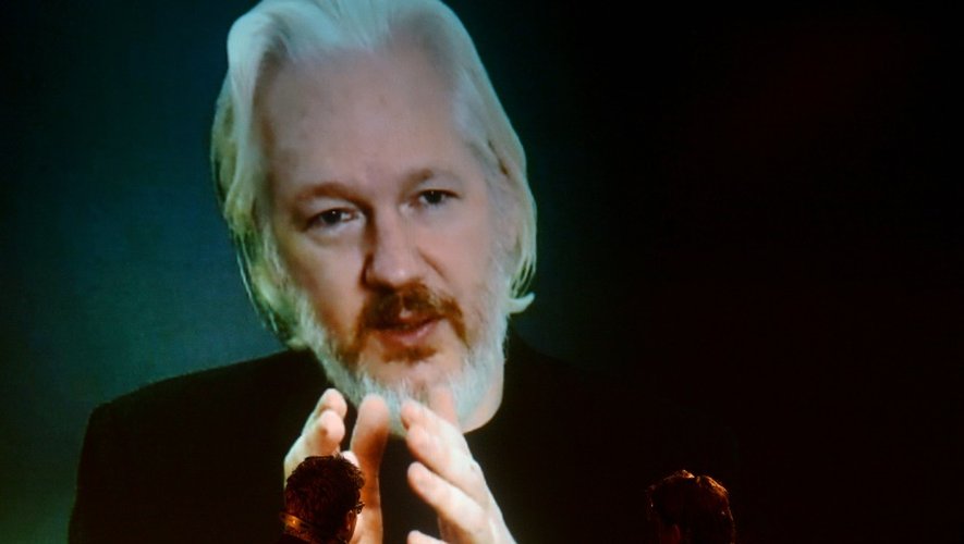 Julian Assange, fondateur de Wikileaks, lors d'une téléconférence à l'occasion du Festival du film de Jihlava, le 29 octobre 2015, en République Tchèque