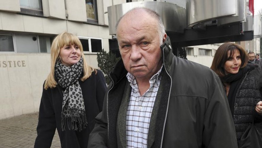 Arrivée le 5 février 2015 de Dominique Alderweireld, alias "Dodo la saumure" (c) et de sa compagne Béatrice Legrain au tribunal à Lille