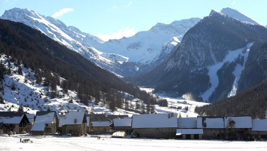 Les montagnes du Queyras depuis le village de Ceillac, dans les Hautes-Alpes, le 25 janvier 2015