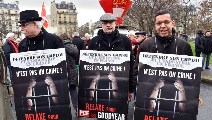 Manifestation le 4 février 2016 à Paris en faveur des huit anciens de Goodyear condamnés à une peine de prison ferme