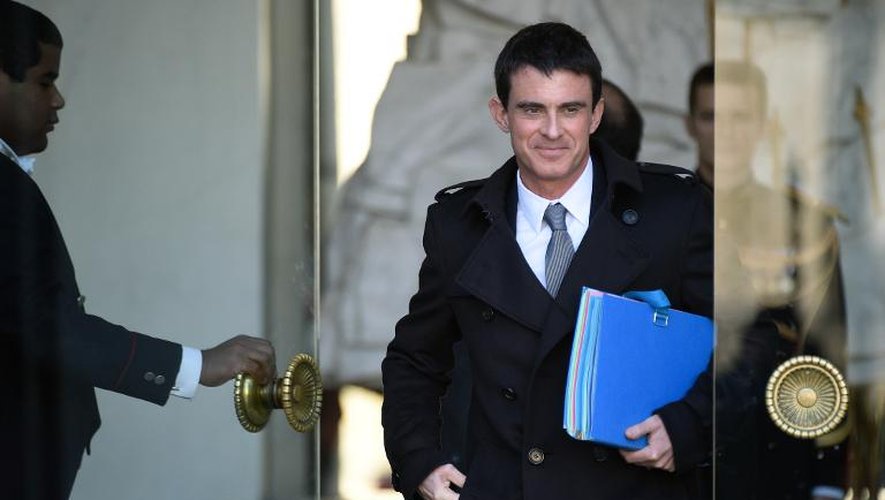 Le Premier ministre Manuel Valls à la sortie du Conseil des ministres à l'Elysée le 4 février 2015 à Paris