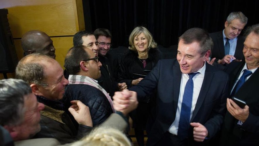 Frédéric Barbier félicité par ses partisans après sa victoire le 8 février 2015 à Audincourt