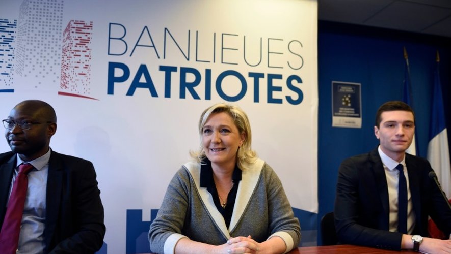 La présidente du FN Marine Le Pen (c), le 26 janvier 2016 à Nanterre