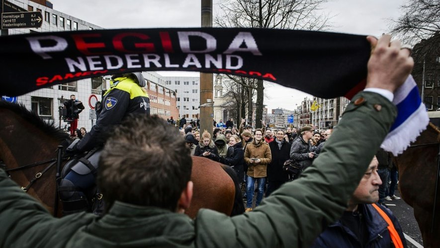 Rassemblement contre les migrants à Amsterdam dans le cadre d'une journée européenne organisée par le mouvement islamophobe allemand Pegida, le 6 février 2016