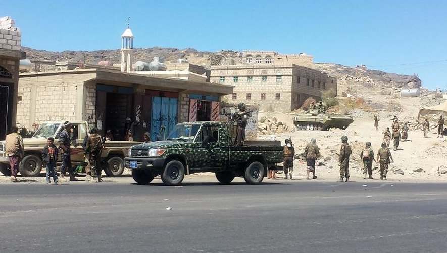 Des miliciens Houthis déployés dans la province d'Al-Bayda, au sud de Sanaa, le 10 février 2015