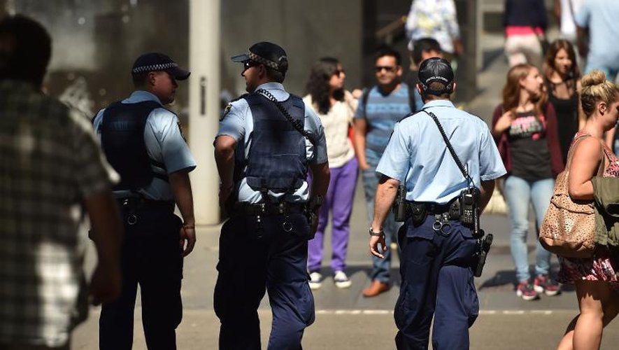 Des policiers en patrouille à Sydney, le 24 décembre 2014