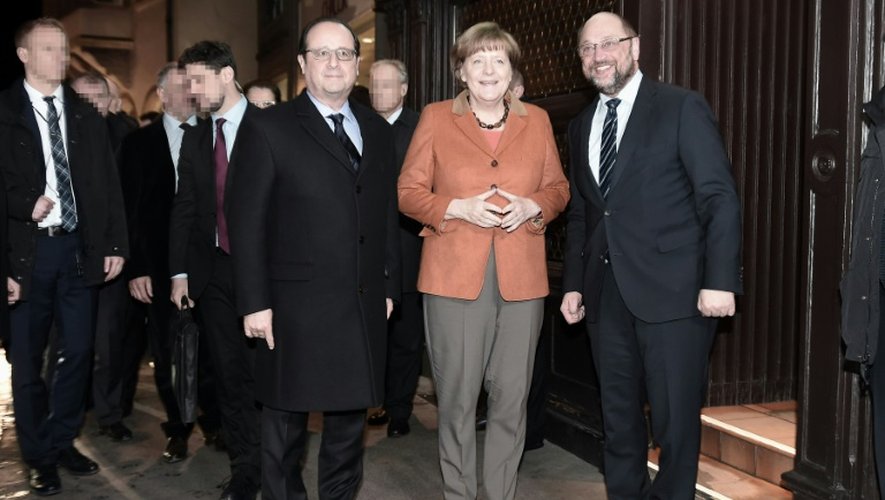 La chancelière allemande Angela Merkel (c), le président français François Hollande (3e à g) et le président du Parlement européen Martin Schulz (d) à Strasbourg le 7 février 2016