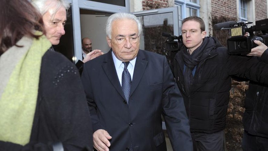 Dominique Strauss-Kahn quitte son hotel pour le tribunal de Lille le 11 février 2015