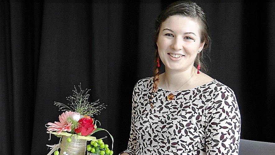 A seulement 27 ans, Adeline Thuriès est une toute jeune créatrice florale qui s'adapte aux demandes spécifiques de la clientèle et souhaite aussi partager son savoir au travers d'un atelier floral.