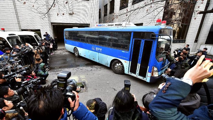 Un bus de prison transportant l'héritière de Korean Air, Cho Hyun-Ah, arrive au tribunal de Séoul, le 19 janvier 2015