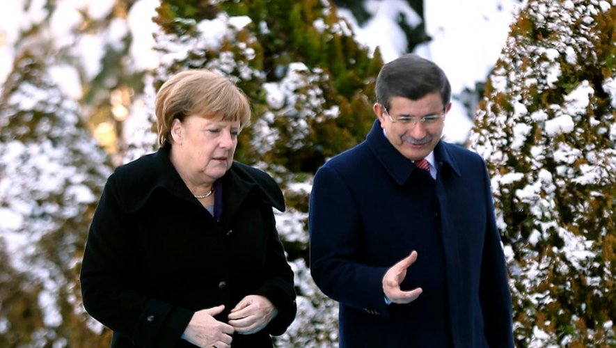 Angela Merkel et le Premier ministre turc Ahmet Davutoglu à Ankara le 8 février 2016