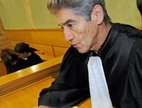 Il frappe un policier : trois mois ferme