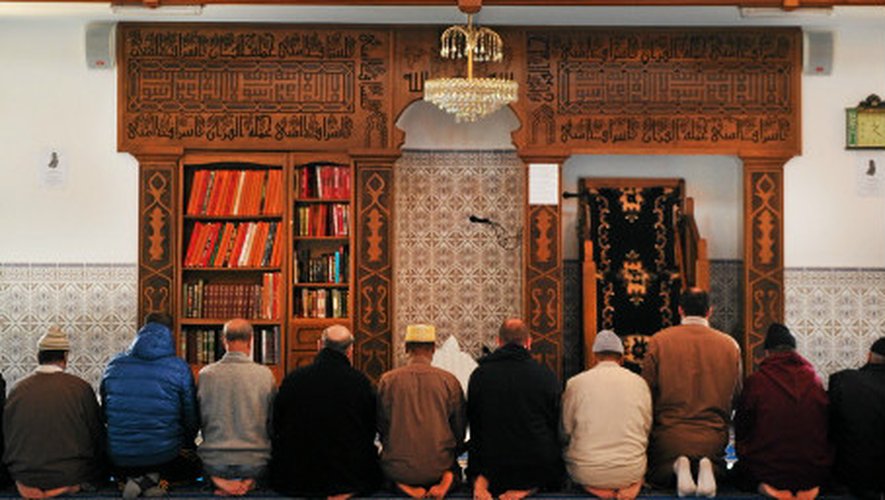 Début de prière à la mosquée de Rodez.